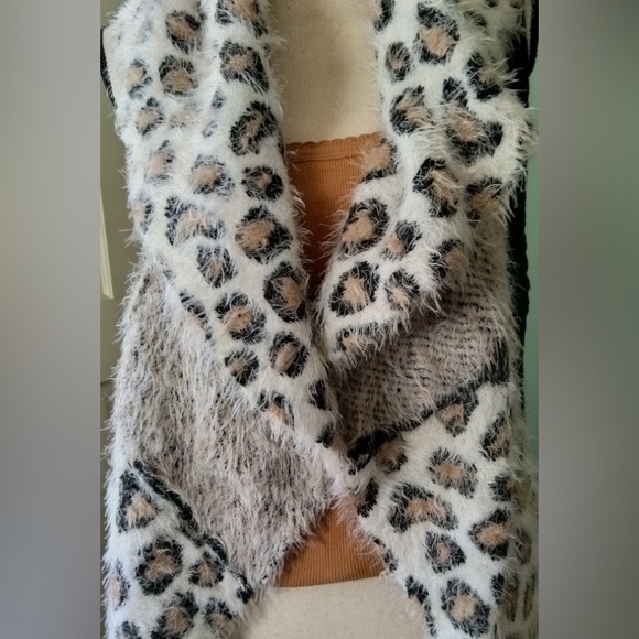 Cupio fuzzy animal print open front collar high low casual sweater vest top Sz L - Picture 10 of 11